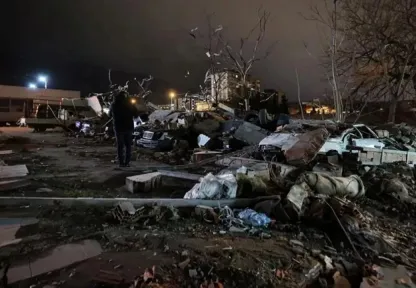 Bursa'da duvar devrildi: 10 araç ezildi