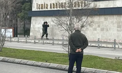İzmir Adliyesi önünde bomba paniği
