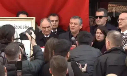 Özgür Özel ağlamaktan konuşamadı