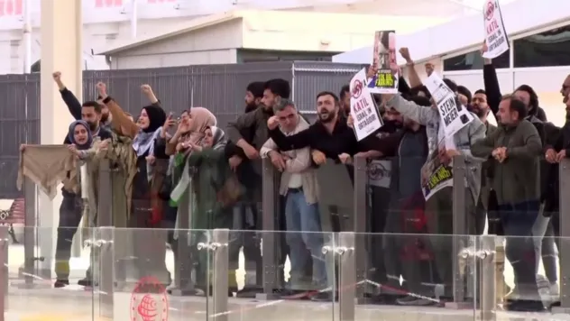Almanya Cumhurbaşkanı'na İstanbul'da İsrail protestosu