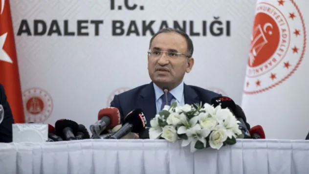 Bakan Bozdağ: Finlandiya'da 12, İsveç'te 21 teröristin dosyaları bekliyor