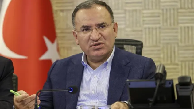 Bekir Bozdağ: Erken seçim kararı çıkarsa Erdoğan üçüncü kez aday olabilir