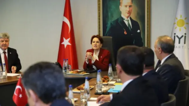 Belediye başkanlarından Akşener'e 'aday ol' çağrısı