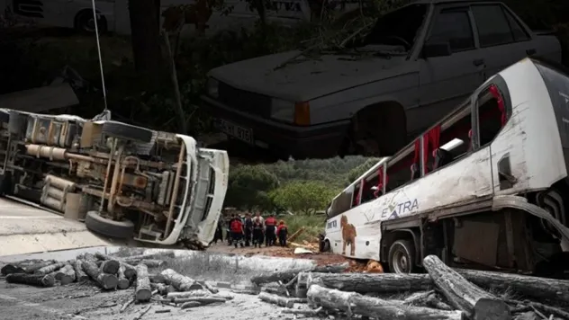 Çanakkale'de feci kaza: 8 kişi hayatını kaybetti