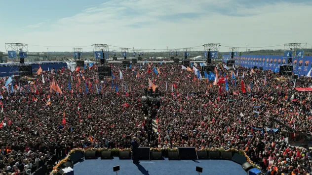 Erdoğan: Biz bu meydanda 1,5 milyona alıştık, bugün ise 650 bin kişi var!