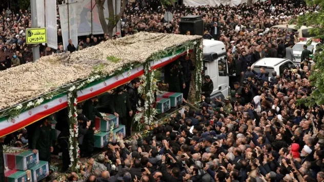 İran Cumhurbaşkanı Reisi, Meşhed'de son yolculuğuna uğurlandı