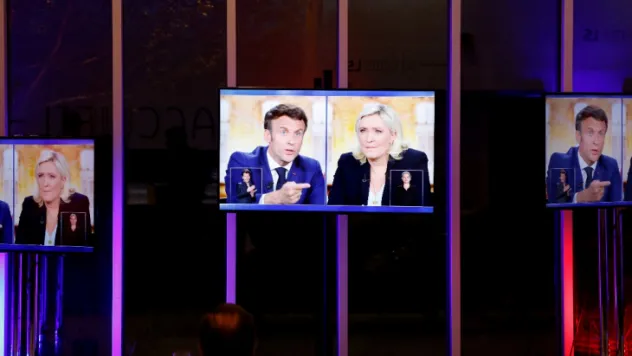 Macron ve Le Pen'in canlı yayında kozlarını paylaştı