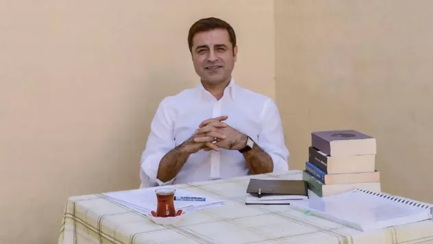 Özgür Özel, Selahattin Demirtaş'ın yargılandığı davayı izlemek için heyet görevlendirdi