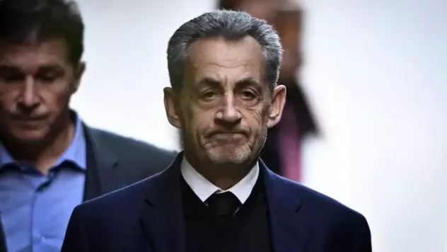 Sarkozy hapse girdi