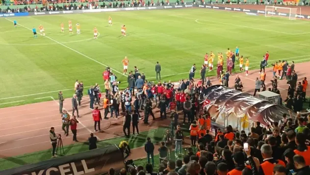 Süper Kupa maçı yarıda kaldı! Fenerbahçe sahadan çekildi!