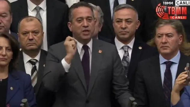 Tüm CHP'li vekiller kürsüde!
