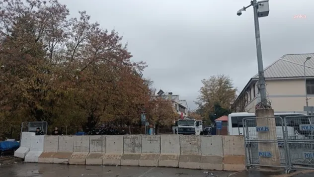 Tunceli Belediyesi'ne kayyum bariyeri