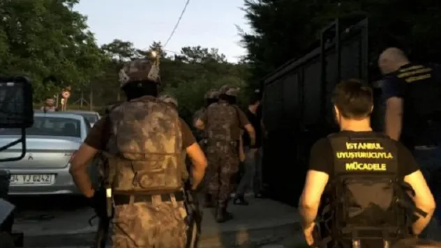 Uyuşturucu operasyonunda çatışma: Bir polis yaralı, saldırgan öldürüldü