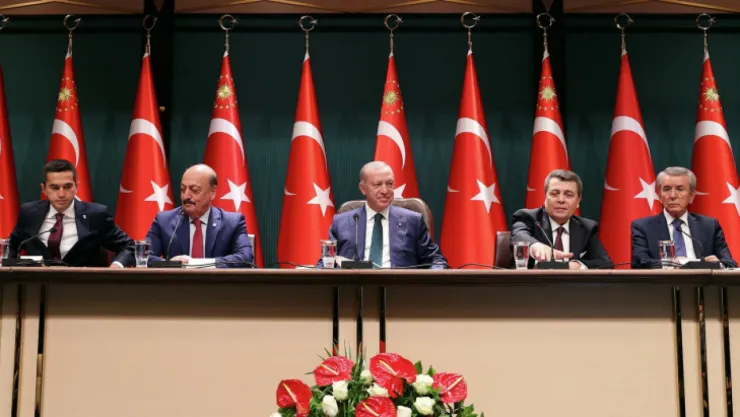 Asgari  ücret 4 bin 250 lira oldu