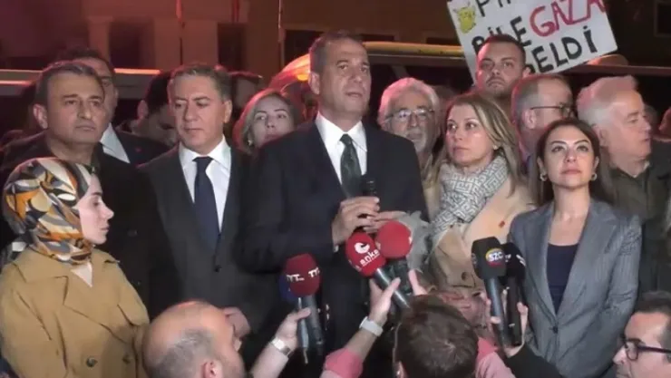 CHP milletvekillerinden RTÜK önünde protesto gösterisi