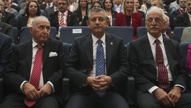 CHP Olağanüstü Kurultayı başladı. Özgür Özel tek aday