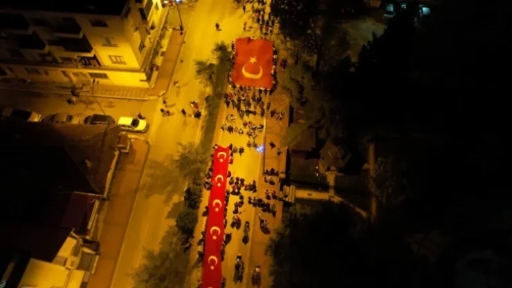 Cumhuriyet'in 100. yılı fener alayı yürüyüşleriyle kutlandı