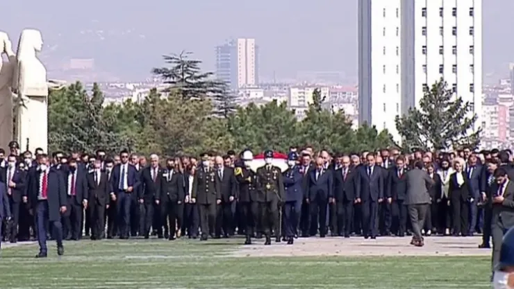 Devlet Erkanı Ata'nın huzurunda