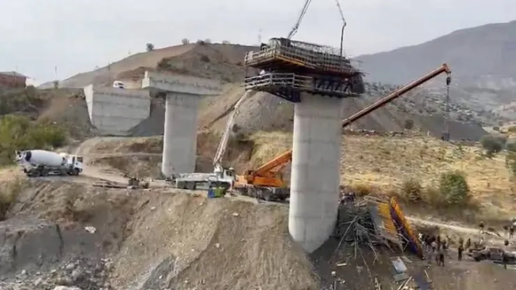 Diyarbakır'da viyadük inşaatı çöktü 3 işçi öldü