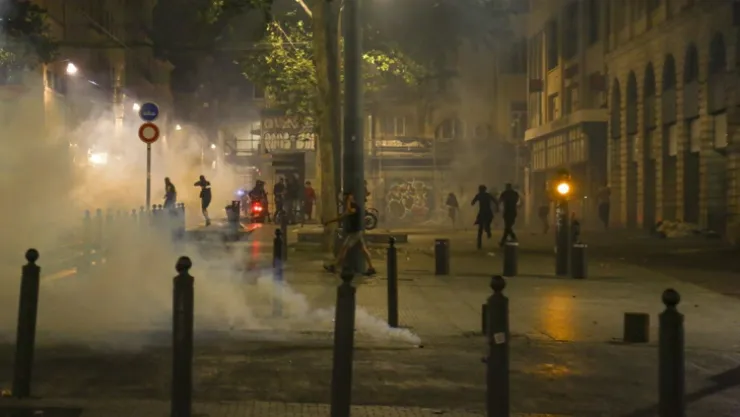 Fransa'daki protestolar 6. gününde: Katil zanlısı polise bağış yağmuru