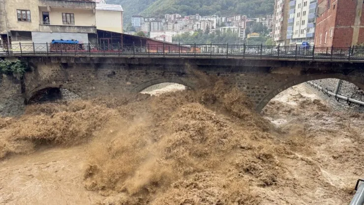 Karadeniz'i sel vurdu