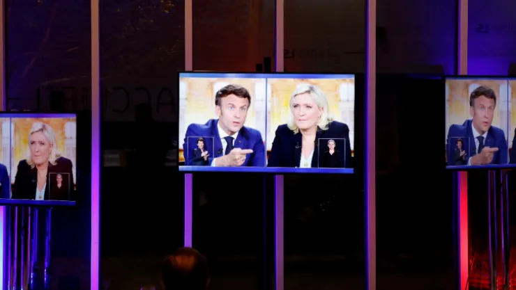 Macron ve Le Pen'in canlı yayında kozlarını paylaştı