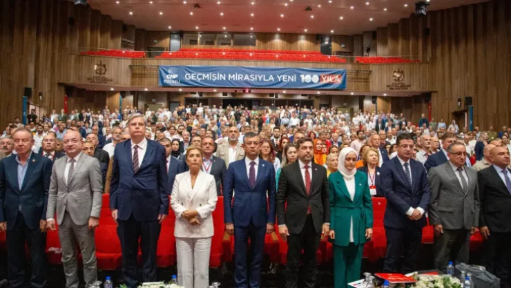 Özgür Özel: Tek başıma değilim yepyeni bir yola çıkıyoruz