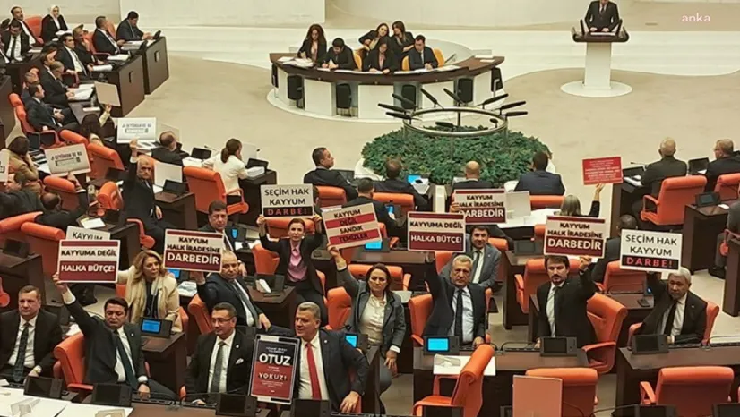 Bakan Yerlikaya Meclis'te protesto edildi