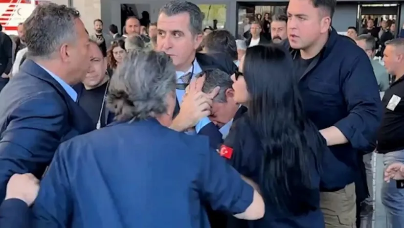 Özgür Özel, Sırrı Süreyya Önder töreni çıkışında saldırıya uğradı