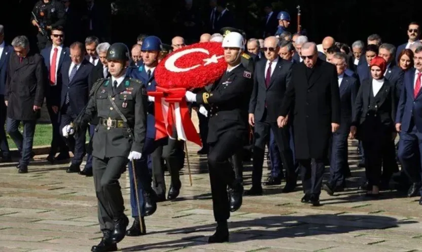 Devlet erkanı Ata'nın huzurunda