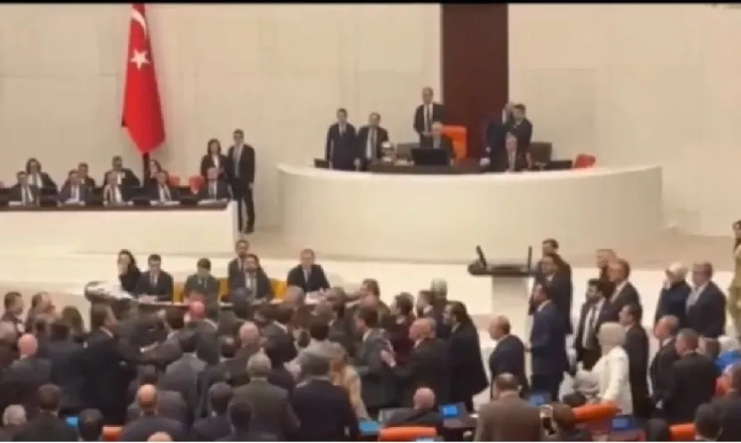 Meclis'te yumruklar konuştu